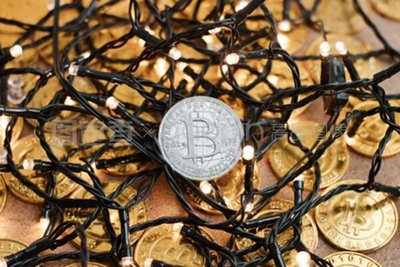 Bitcoin mining rig optimized for high hash rate